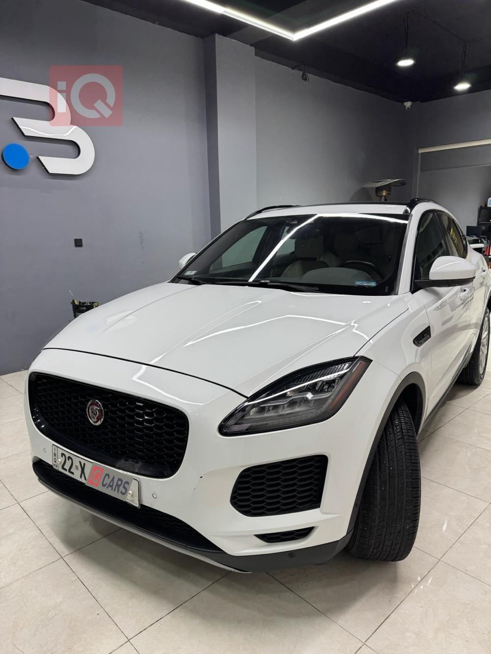 جاكوار إي- بيس